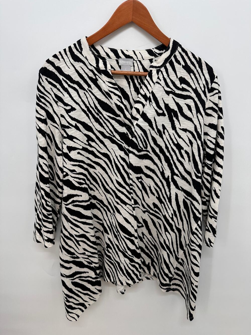 CHICO'S NWT Cotton Slub 3/4 Sleeve Asymmetrical Hem Zebra Print Tunic // L